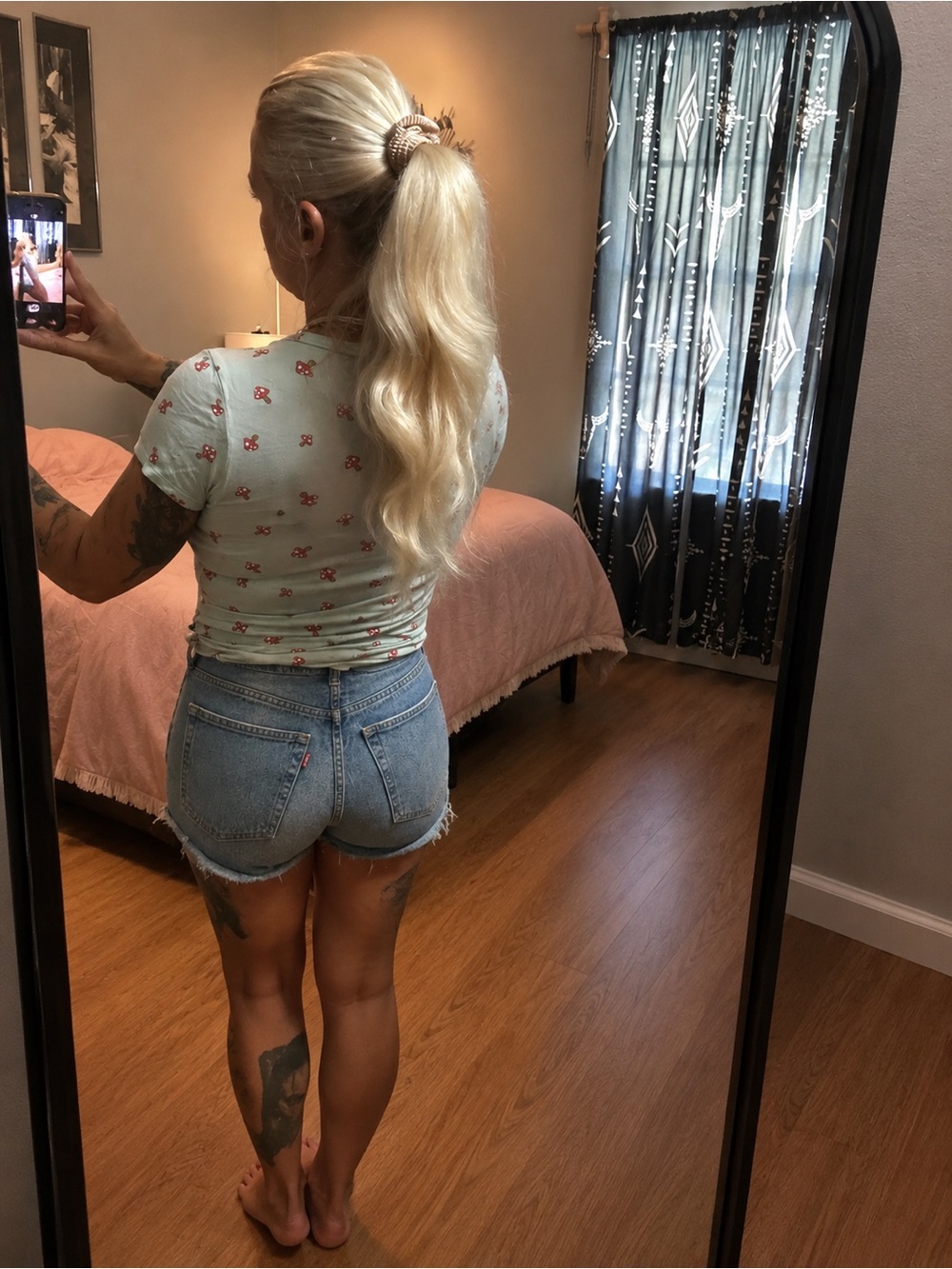 Levi's 501 Mini Waist Shorts. Size 26.